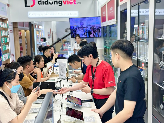 Nhiều mẫu iPhone giảm s&acirc;u kh&ocirc;ng thấy đ&aacute;y: iPhone 15 giảm sốc, si&ecirc;u phẩm 1 thời giờ chỉ c&ograve;n dưới 10 triệu - Ảnh 6.