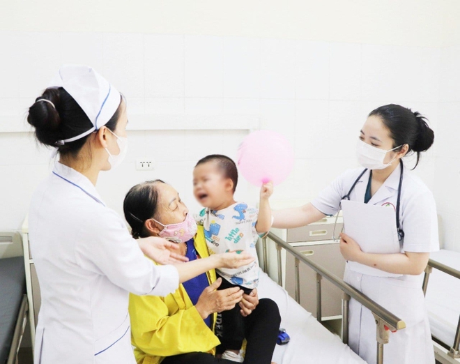 Quảng Ninh phát hiện bé 3 tuổi mắc bệnh Sốt Thỏ hiếm gặp - Ảnh 1.