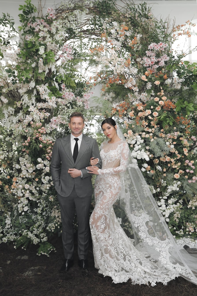 Minh Tú và chồng ngoại quốc gây sốt với loạt ảnh cưới ngập hoa ngay trước thềm hôn lễ - Ảnh 8.