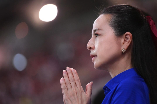 Khung hình quyền lực: Lisa (BlackPink) rạng rỡ bên Madam Pang, nhan sắc nữ Chủ tịch bóng đá Thái Lan ở tuổi 58 trẻ trung ngỡ ngàng - Ảnh 7.