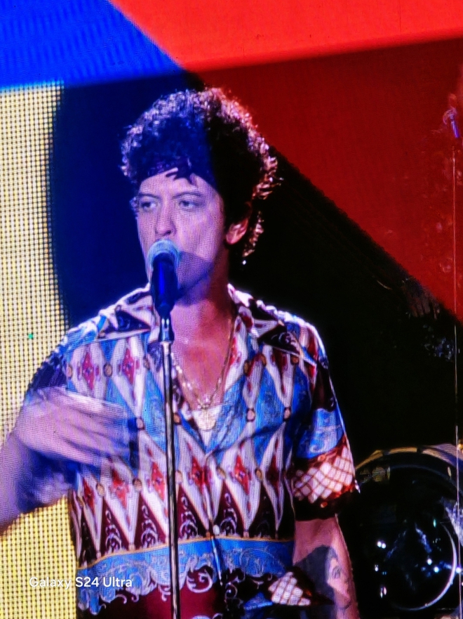 Bruno Mars first appeared after suspicion of losing $50 million in gambling debt: Extremely depressed, in tears during the show in Thailand - Photo 8.