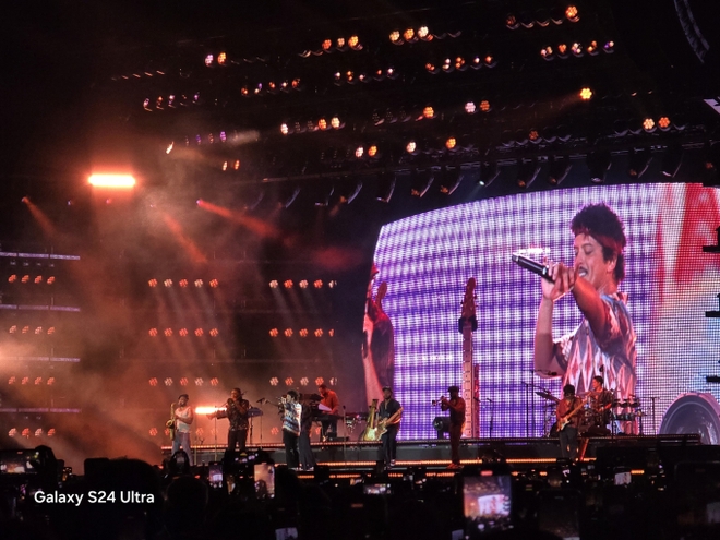 Bruno Mars first appeared after suspicion of losing $50 million in gambling debt: Extremely depressed, in tears during the show in Thailand - Photo 5.