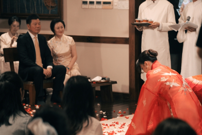 Đám cưới độc đáo với khách mời từ hơn 20 quốc gia của thiên kim gia tộc có nếp sống thiền bí ẩn nhất Việt Nam - Ảnh 10.