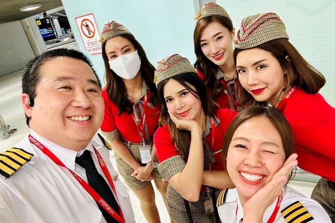 Thai phụ đột ngột chuyển dạ trên chuyến bay VietJet, phi hành đoàn thực hiện màn đỡ đẻ diệu kỳ khiến toàn bộ hành khách thán phục - Ảnh 3.