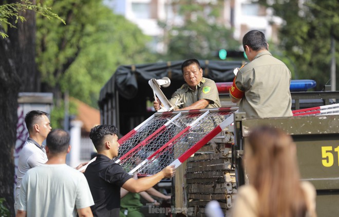 An ninh siết chặt phiên tòa vụ Vạn Thịnh Phát - Ảnh 2.