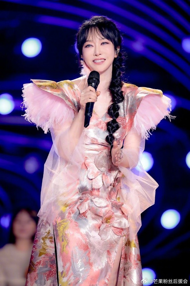 Tỷ tỷ tranh tài với Suni Hạ Linh ở Đạp Gió là biểu tượng vocal, có bản hit từng được nhiều ca sĩ Việt cover! - Ảnh 1.