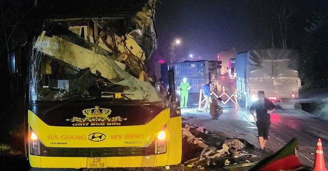 Tai nạn xe khách khiến 5 người chết: Phó Thủ tướng chỉ đạo khẩn - Ảnh 1.