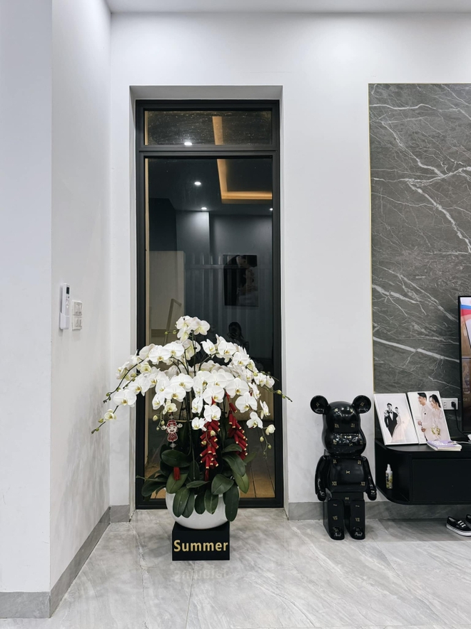 Vợ hotgirl của Thành Chung hé lộ bản thiết kế sau hai năm ở căn hộ cao cấp: Phòng khách tường kính cực xịn xò, view ngắm trọn Hà Nội - Ảnh 7.