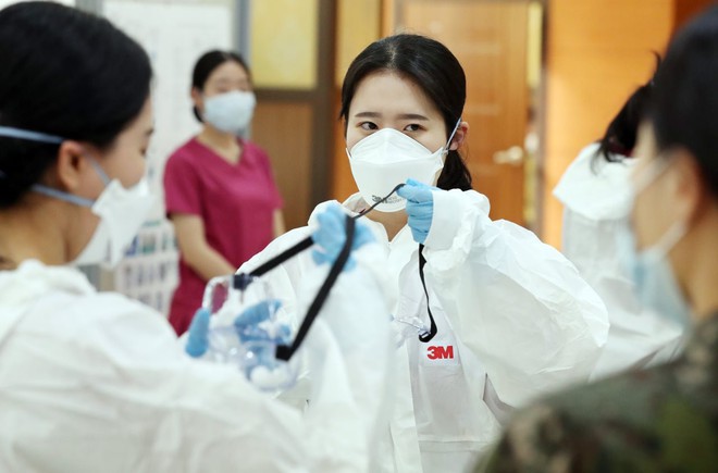 Vì sao 2.000 chỉ tiêu tuyển sinh có thể gây ra cuộc khủng hoảng ngành y rúng động cả Hàn Quốc: Khi lợi ích khiến gần 10.000 bác sĩ để bệnh nhân trở thành con tin - Ảnh 3.