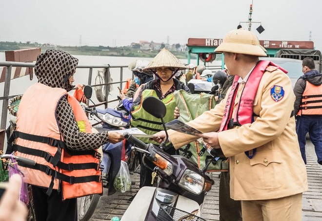 Một ngày theo chân cảnh sát đường thuỷ ở Hà Nội - Ảnh 3.