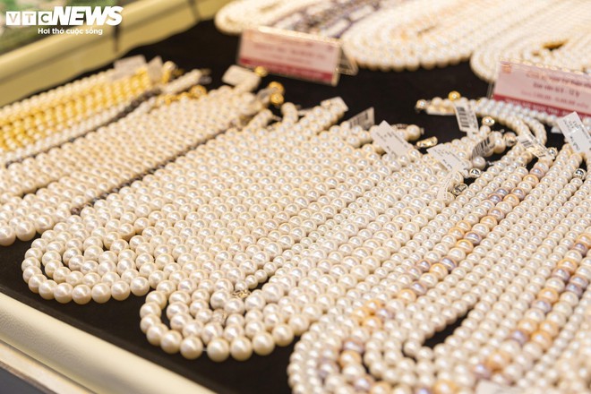 Trang sức bằng v&agrave;ng giảm gi&aacute; gần 40% nh&acirc;n ng&agrave;y 8/3, h&uacute;t kh&aacute;ch nh&agrave; gi&agrave;u - Ảnh 12.