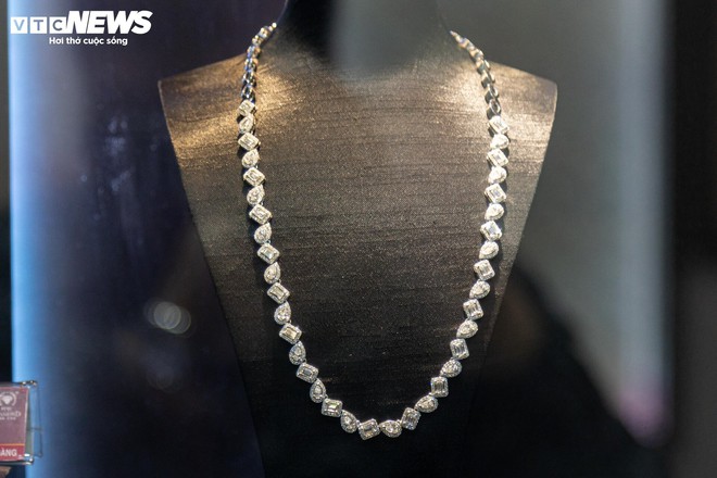 Trang sức bằng v&agrave;ng giảm gi&aacute; gần 40% nh&acirc;n ng&agrave;y 8/3, h&uacute;t kh&aacute;ch nh&agrave; gi&agrave;u - Ảnh 11.