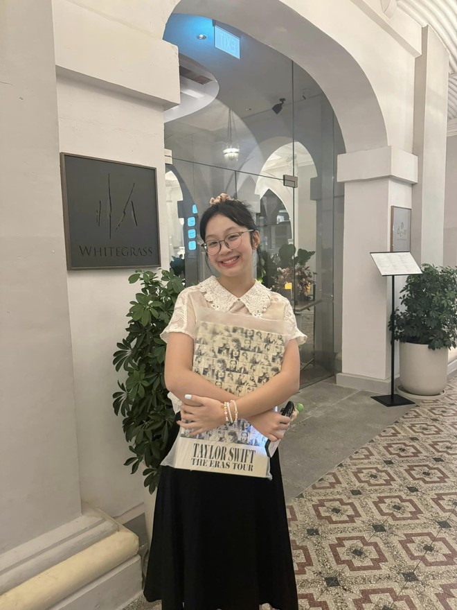 Nữ MC VTV hộ tống con gái 12 tuổi sang Singapore hiện thực hóa ước mơ: Sở hữu cặp vé VIP quyền lực, check-in khách sạn 5 sao nức tiếng - Ảnh 17.
