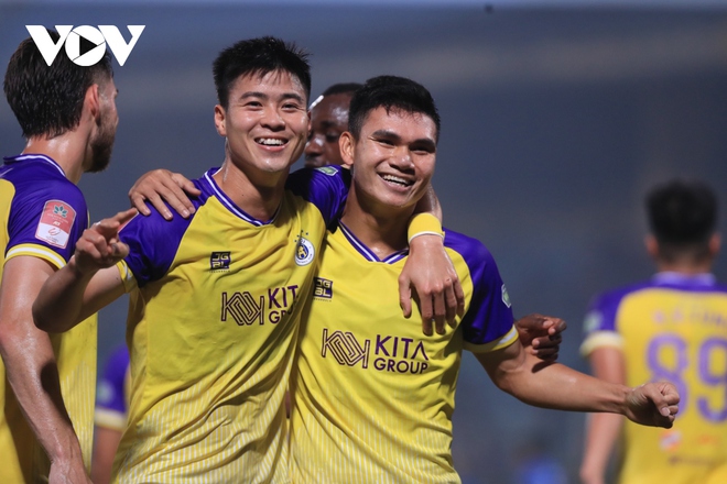 Kết quả vòng 13 V.League: Hà Nội FC thắng đậm trong ngày Tuấn Hải chấn thương - Ảnh 2.