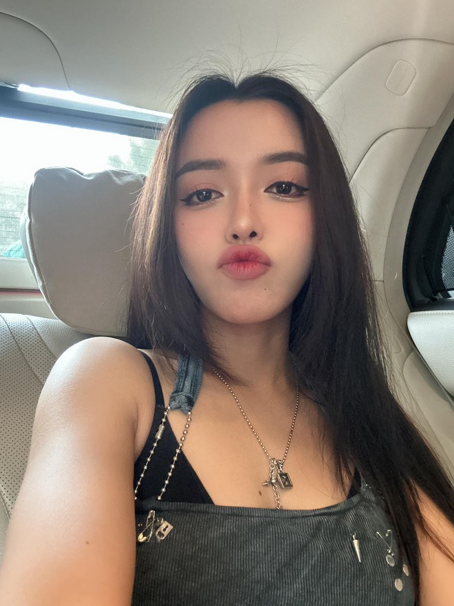 B&iacute;ch Phương cưa sừng l&agrave;m ngh&eacute; với style qu&aacute; cool: Chị em 30+ học theo, kiểu g&igrave; cũng trẻ ra &iacute;t nhất 5 tuổi - Ảnh 1.