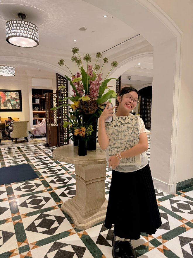 Nữ MC VTV hộ tống con gái 12 tuổi sang Singapore hiện thực hóa ước mơ: Sở hữu cặp vé VIP quyền lực, check-in khách sạn 5 sao nức tiếng - Ảnh 15.