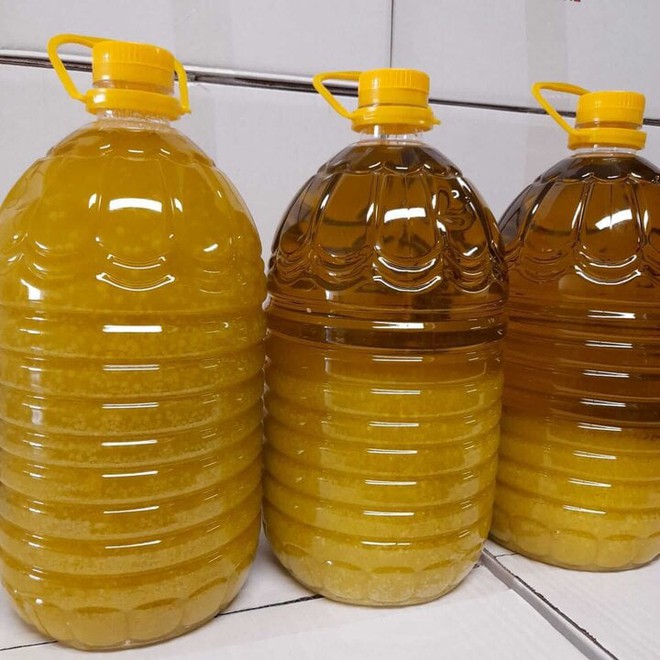 Dầu ăn bị đ&ocirc;ng khi trời lạnh c&oacute; phải l&agrave; h&agrave;ng giả? - Ảnh 1.