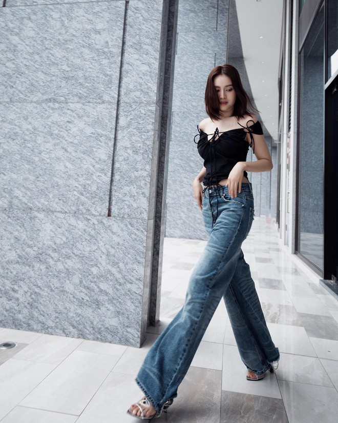 U40 Ninh Dương Lan Ngọc ng&agrave;y c&agrave;ng trẻ trung nhờ chăm diện một kiểu quần - Ảnh 10.