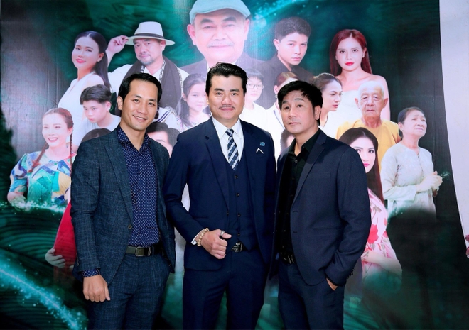 Phi Thanh Vân diện váy cưới trong sự kiện ra mắt film do chính mình sản xuất - Ảnh 2.