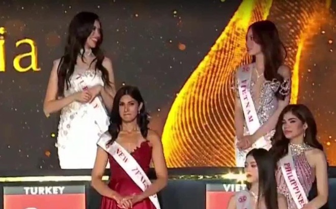 Người đẹp Cộng hòa Czech đăng quang Miss World 2024, Mai Phương lộ diện sau khi trượt Top 12 - Ảnh 6.