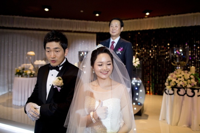 Hiệu ứng domino đáng buồn tại Hàn Quốc: Khi người trẻ từ bỏ kết hôn vì quá nghèo, quốc gia phát triển bậc nhất châu Á khủng hoảng - Ảnh 1.