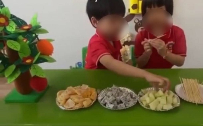 Gửi video cho phụ huynh nhưng quên tắt tiếng, 1 cô giáo mầm non ở Kon Tum lộ đoạn mắng chửi nặng nề học sinh - Ảnh 1.