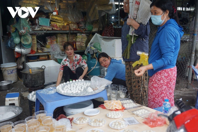 “Hốt bạc” nhờ làm bánh trôi, bánh chay bán dịp Tết Hàn thực - Ảnh 3.