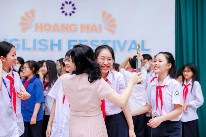 Nữ sinh lớp 7 trường công chinh phục IELTS 8.5 ngay lần thi đầu: Sở hữu loạt thành tích càng nể, mẹ tiết lộ bí quyết đồng hành cùng con - Ảnh 2.