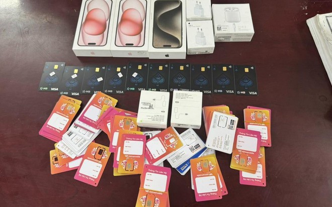 C&oacute; người bất ngờ bị trừ tiền thanh to&aacute;n iPhone d&ugrave; kh&ocirc;ng hề mua g&igrave;, c&ocirc;ng an bắt khẩn cấp 2 đối tượng - Ảnh 1.