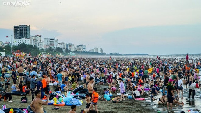 Tr&igrave;nh Thủ tướng quyết định nghỉ 5 ng&agrave;y li&ecirc;n tục dịp 30/4 v&agrave; 1/5 - Ảnh 1.