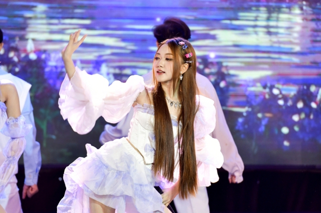 Tân binh trẻ nhất Vpop sinh năm 2005 vừa ra mắt: Ra E.P, làm showcase bài bản, phong cách như AMEE - Hoàng Duyên - Mỹ Mỹ kết hợp? - Ảnh 4.