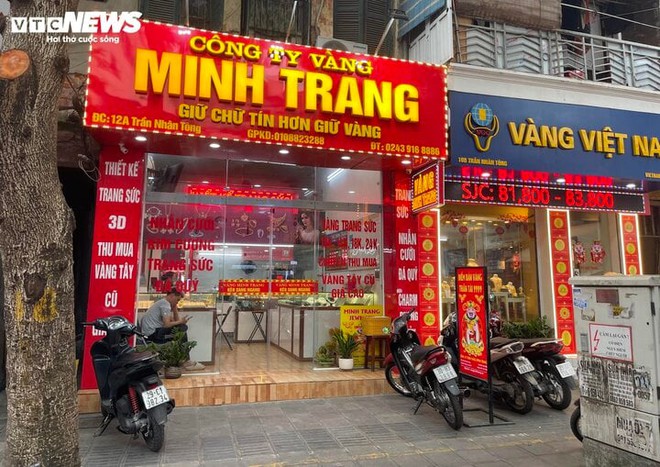 Cảnh mua bán trái ngược ở Hà Nội trong những ngày giá vàng đắt chưa từng có - Ảnh 10.