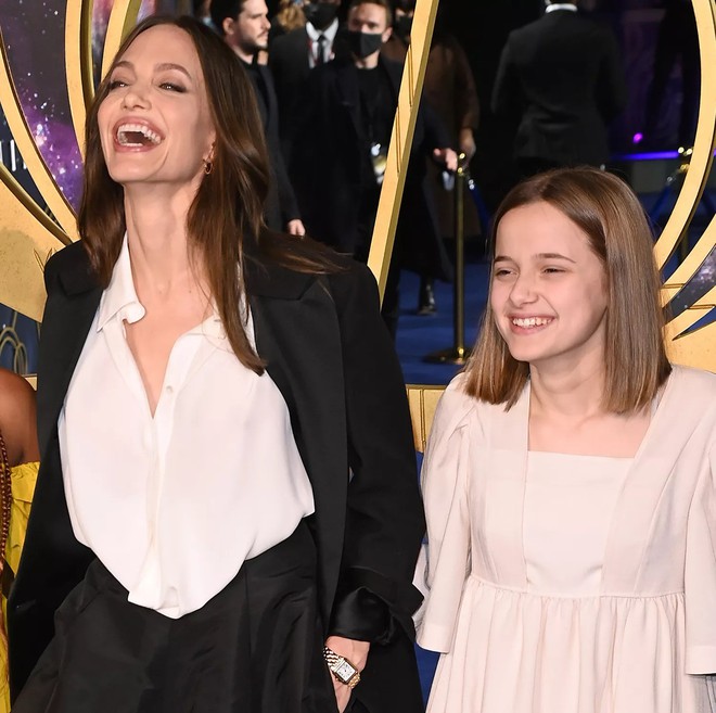 Ba người con ruột càng lớn càng đẹp của Angelina Jolie và Brad Pitt - Ảnh 12.