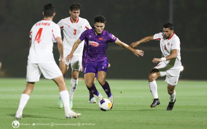 H&eacute; lộ h&igrave;nh ảnh trận đấu k&iacute;n của U23 Việt Nam v&agrave; U23 Jordan - Ảnh 4.