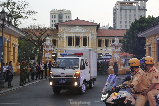 Nhìn lại đoàn xe chuyên dụng áp giải bị cáo trong vụ án Vạn Thịnh Phát - Ảnh 8.