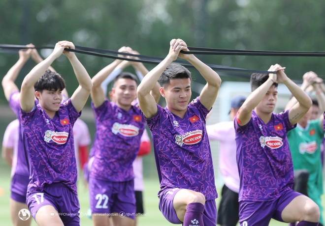 U23 Việt Nam rèn quân dưới trời nắng gắt, quyết chiến thắng ở VCK U23 châu Á 2024 - Ảnh 1.