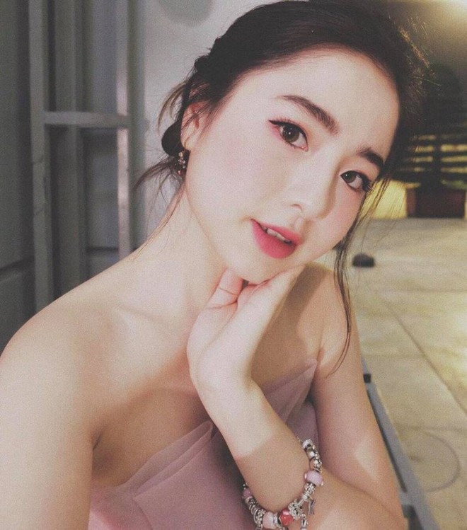 Hot girl Việt được báo Trung Quốc ca ngợi “đẹp như nữ thần”: U30 một nách hai con, là bà chủ spa giàu có - Ảnh 1.