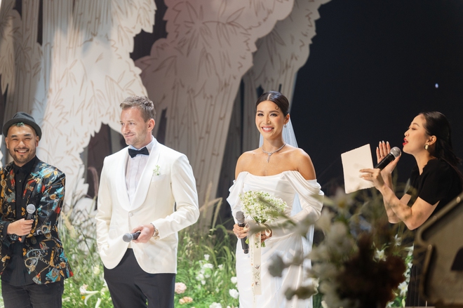 Đám cưới Minh Tú và chồng Tây: Nửa show…