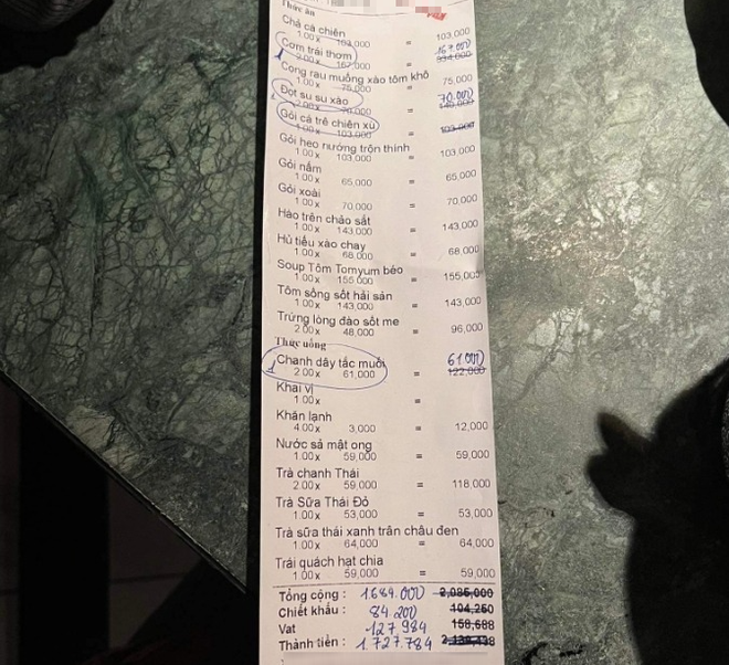 Một nhà hàng đồ Thái ở TPHCM bị khách tố tính bill chồng bill chênh hơn 400k, thậm chí không phải lần đầu? - Ảnh 2.