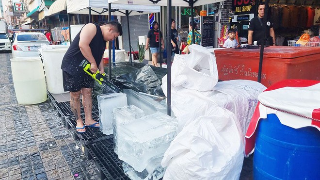 Songkran 2024: Hơn 120.000 du khách đổ về Thái Lan, Bangkok bùng nổ các màn té nước giải nhiệt giữa cái nóng 40 độ - Ảnh 9.