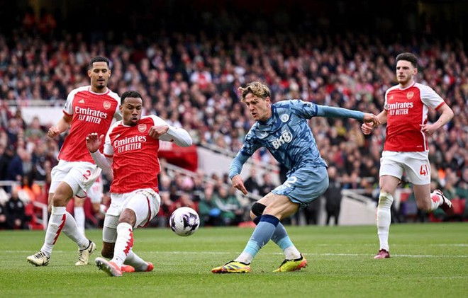 Arsenal thua Aston Villa, Man City hưởng lợi - Ảnh 2.