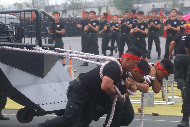 Hình ảnh chưa từng có trong lịch sử CSCĐ Việt Nam: 5.000 chiến sĩ, 100 xe đặc chủng cùng phô diễn sức mạnh - Ảnh 20. Hình ảnh chưa từng có trong lịch sử CSCĐ Việt Nam: 5.000 chiến sĩ, 100 xe đặc chủng cùng phô diễn sức mạnh - Ảnh 20.