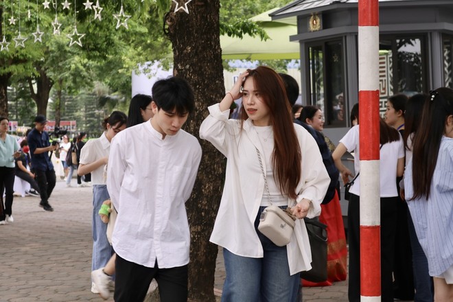 Giới trẻ Hà Nội thích thú check-in trên con đường văn hóa Hàn Quốc - Ảnh 17.