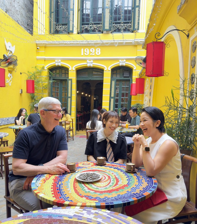 Nhà hàng ở Hà Nội mà CEO Apple Tim Cook vừa ghé uống cà phê: Nằm giữa phố cổ, nổi bật với kiến trúc độc đáo - Ảnh 2.