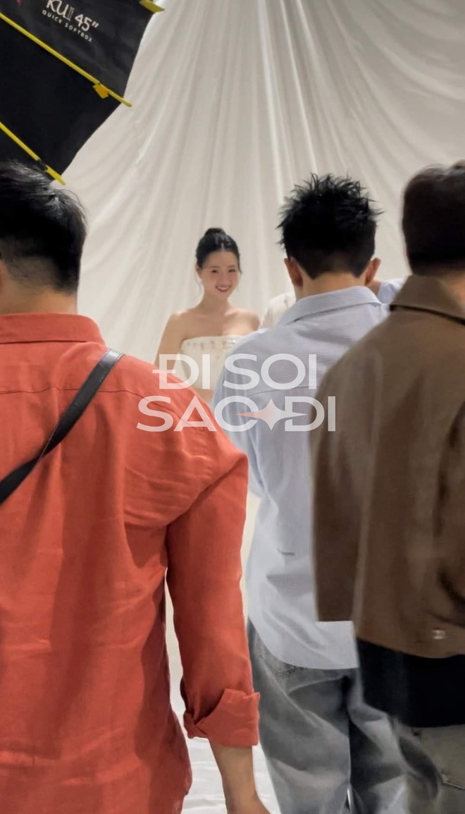 Lộ hậu trường Midu đi chụp ảnh cưới, chính thức lên xe hoa ở tuổi 35 - Ảnh 2.