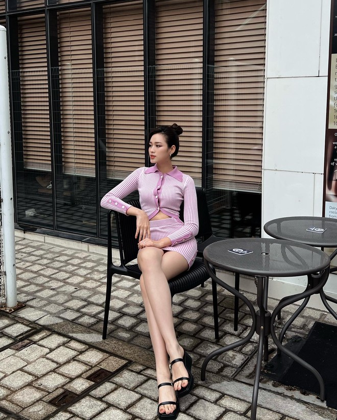 4 mỹ nhân Việt có thời trang đi du lịch đẹp long lanh, ngắm là muốn học theo ngay - Ảnh 3.