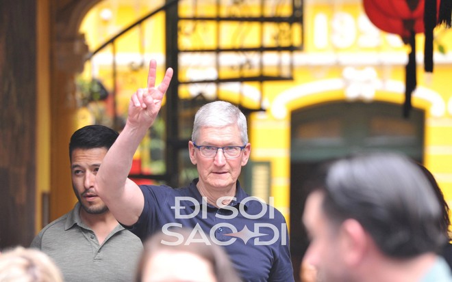 Dàn xe sang đưa đón CEO Apple Tim Cook tại Hà Nội, nổi bật với Mercedes-Benz S600 giá 15 tỷ đồng! - Ảnh 2. Dàn xe sang đưa đón CEO Apple Tim Cook tại Hà Nội, nổi bật với Mercedes-Benz S600 giá 15 tỷ đồng! - Ảnh 2.