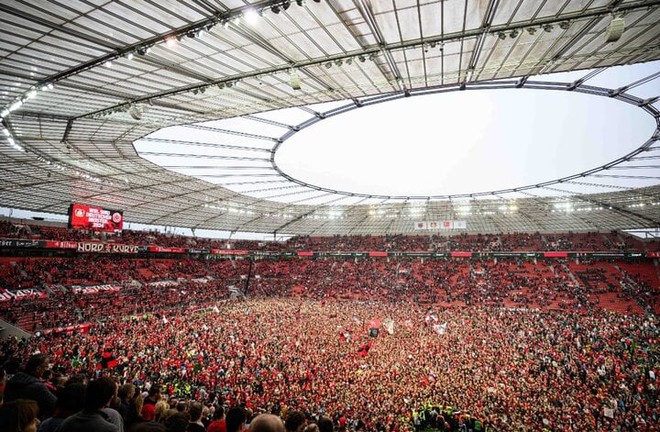 Bay Arena vỡ sân trong ngày Bayer Leverkusen vô địch - Ảnh 2.