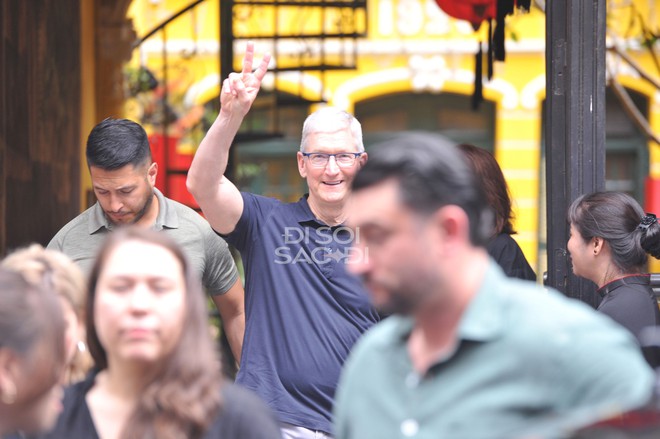 CEO Tim Cook uống cafe trứng và ăn hạt hướng dương cùng Mỹ Linh - Mỹ Anh ở Hà Nội - Ảnh 2.