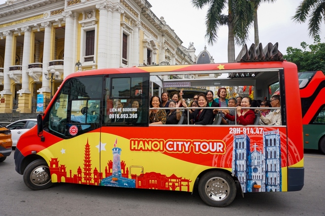 Thêm điểm ngắm toàn cảnh Hà Nội trong tuyến xe buýt city tour - Ảnh 3.